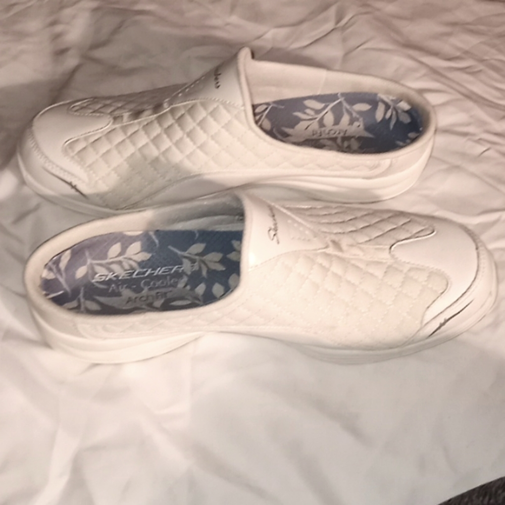 Sketchers slip on shoes
